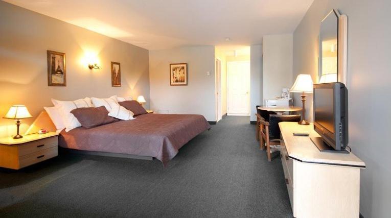 La Cuillere A Pot Hotell Saint-Donat-de-Montcalm Exteriör bild